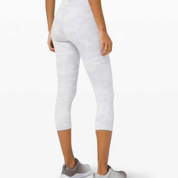 Lululemon wunder under HR crop 21 inch - Picture 3 of 4